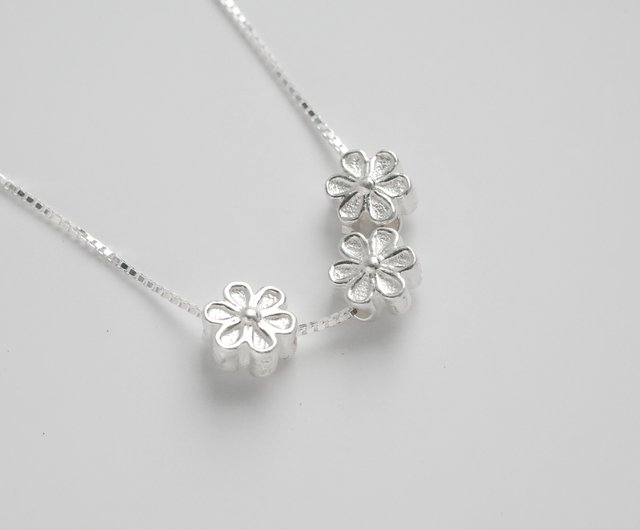 Tiny flower sale necklace