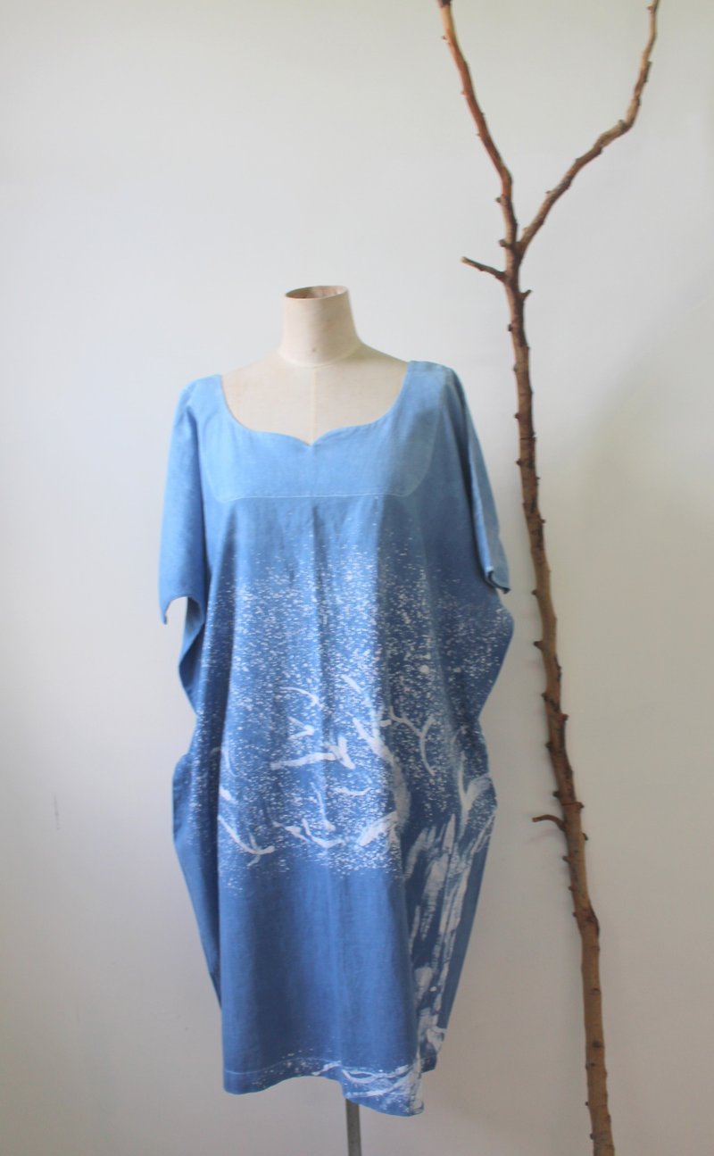 自在染isvara 純ˊ手繪藍染蠟染訂製服 共生系列 樹  - 連身裙 - 棉．麻 藍色