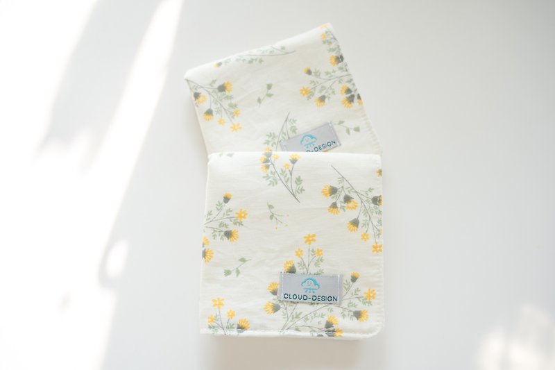 Summer chamomile handkerchief square - ผ้ากันเปื้อน - ผ้าฝ้าย/ผ้าลินิน สีเหลือง