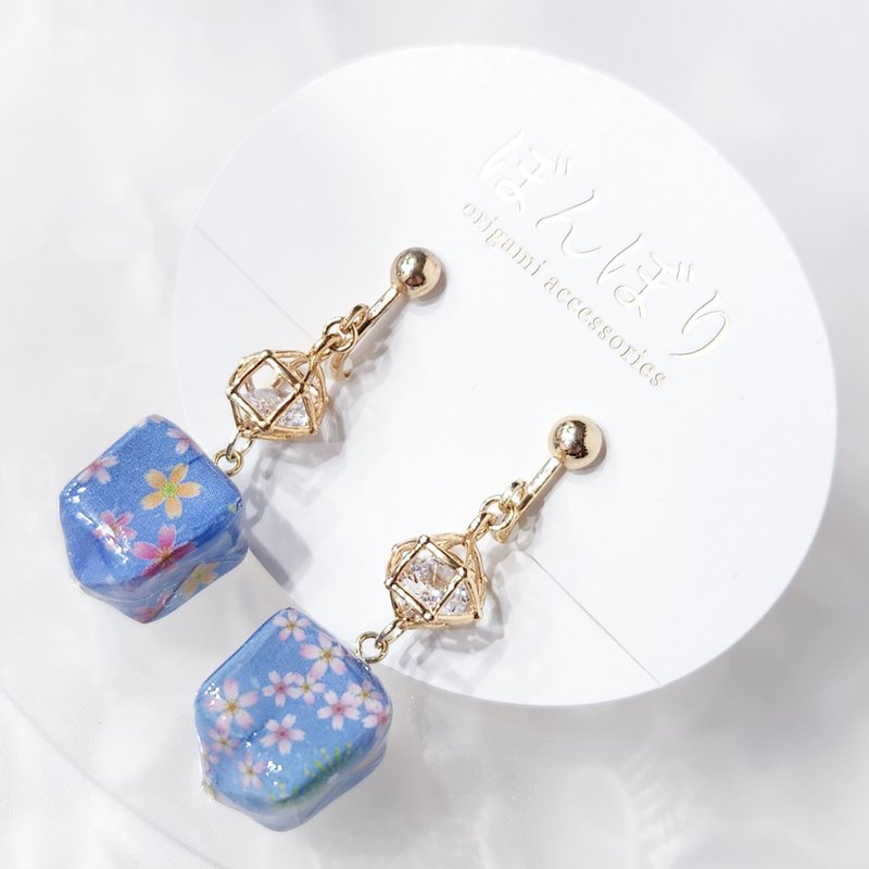 キュービックジルコニアと桜柄の紙風船ピアス / イヤリング │水色 - 耳環/耳夾/耳骨夾 - 紙 藍色