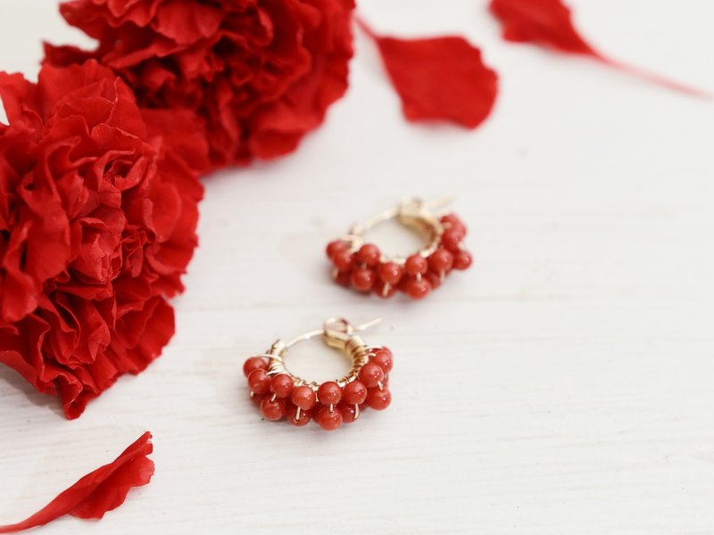 [14kgf Earrings] Natural color red coral lace hoop, small - Earrings & Clip-ons - Gemstone Red