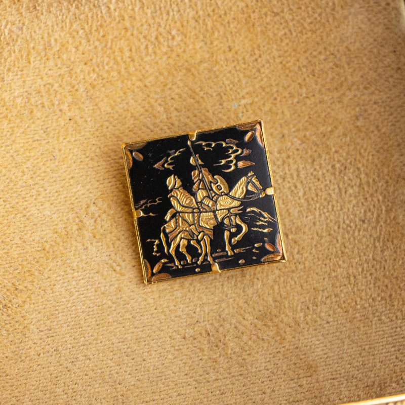 Spanish antique Damascus 24K metal inlay craft double cavalry totem square pin - Brooches - 24K Gold Gold