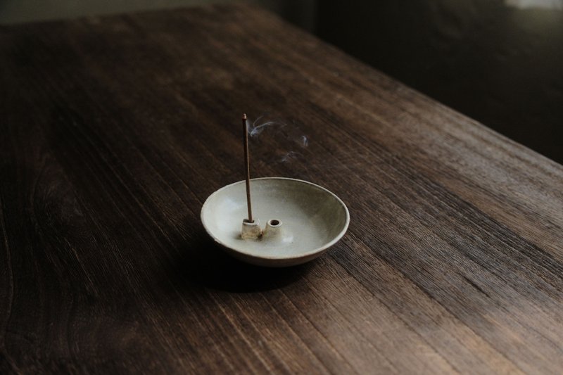 Warm, powdery, multifunctional incense tray 2 - น้ำหอม - ดินเผา ขาว