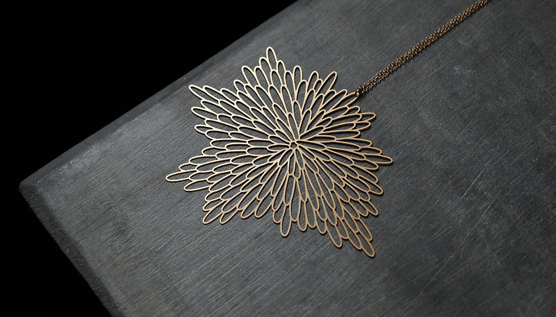 Gold necklace shine Bright Pendant L (Gold) - สร้อยคอ - โลหะ สีทอง