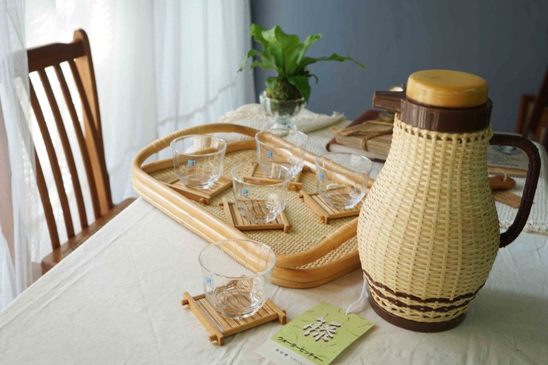 日本雜貨-夏日藤編水壺茶杯杯墊托盤組-菲律賓製-全新品 - 茶壺/茶杯/茶具 - 其他材質 卡其色