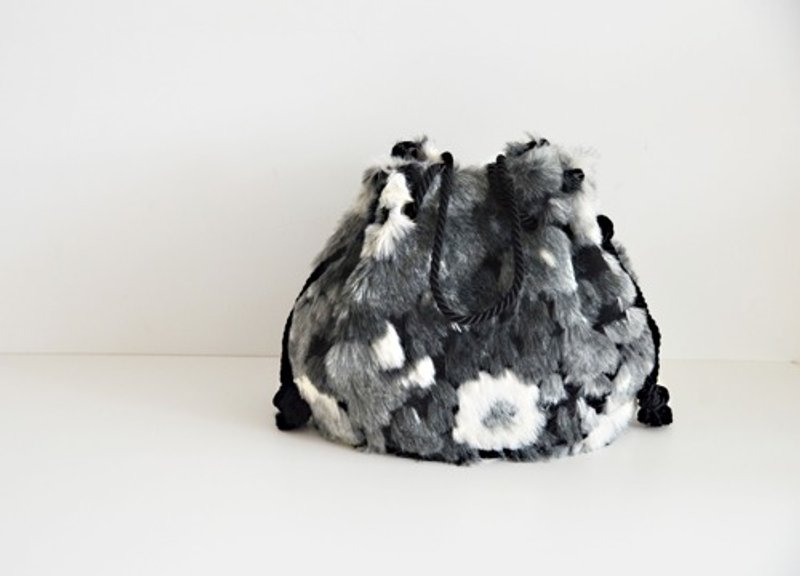 Made in Italy Jacquard Leopard Eco Fur Marine Bag Large Size Silver Gray - กระเป๋าถือ - ผ้าฝ้าย/ผ้าลินิน 