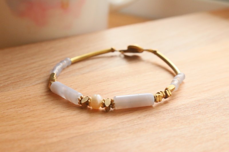 Mineral pearl brass bracelet (check) - Bracelets - Gemstone Blue