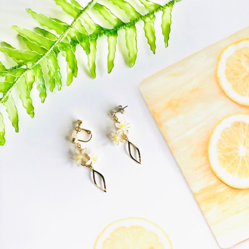 ~ Lemon Flower lover ~ Dip Jewelry Clip-On Adult Cute Early Summer Dip Flower New 2022 - Earrings & Clip-ons - Plastic White