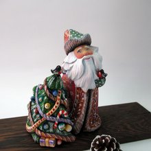 ロシアのサンタクロース、木彫りの置物、手彫りのフィギュア