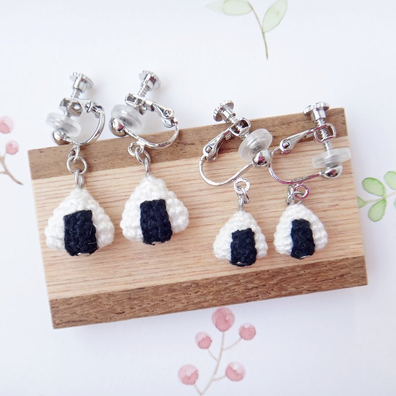 Pocket weave/onigiri/earrings - ต่างหู - งานปัก ขาว