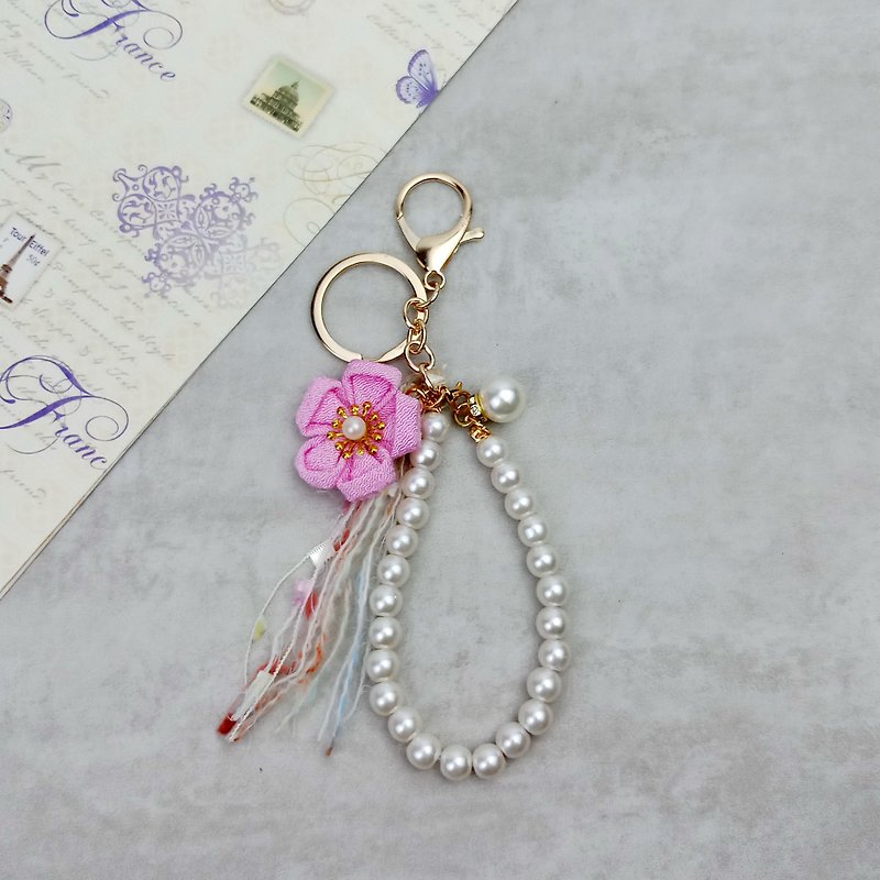 Japanese Style Handmade Cherry Blossom Charm Japanese Style Keychain Gift Key Ring Pearl Charm Exchange Gift - เชือก/สายคล้อง - เส้นใยสังเคราะห์ สึชมพู
