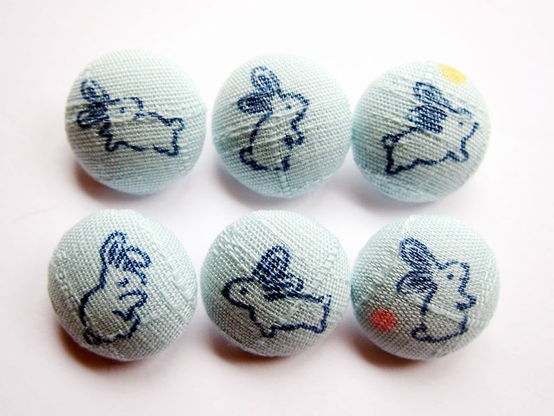 布釦 針織 縫紉 手作材料 藍底月兔 - 編織/刺繡/羊毛氈/縫紉 - 棉．麻 藍色