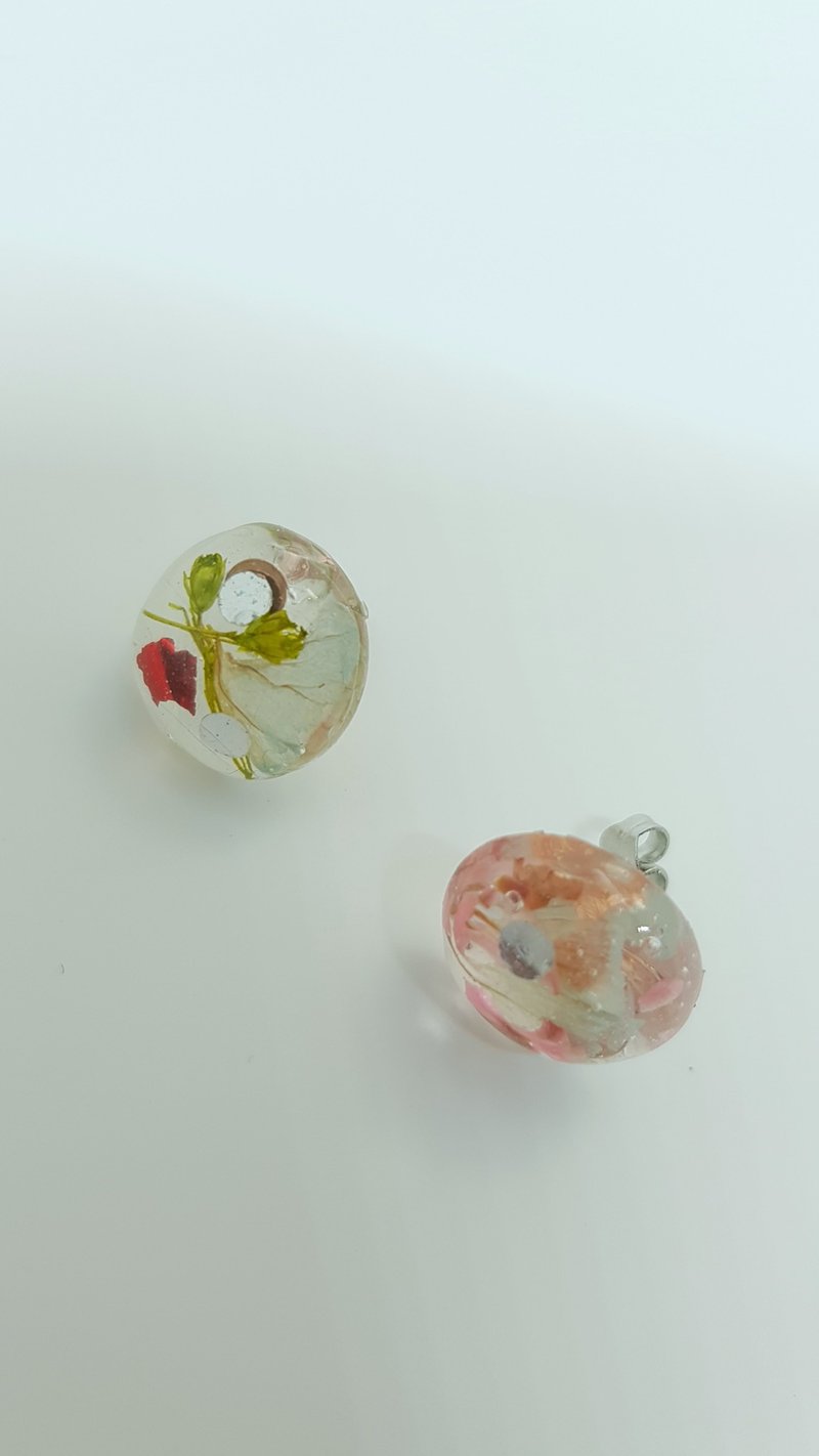 禮物禮盒包裝-手工製耳針小耳環\自然風花草系圓珠耳環 - 耳環/耳夾/耳骨夾 - 樹脂 紅色