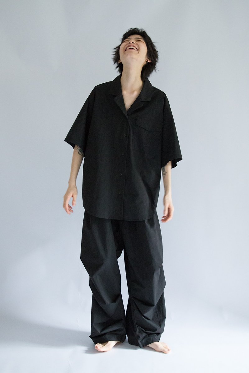 Black Loose Cuban Collar Short Sleeve Shirt - เสื้อเชิ้ตผู้หญิง - ผ้าฝ้าย/ผ้าลินิน สีดำ