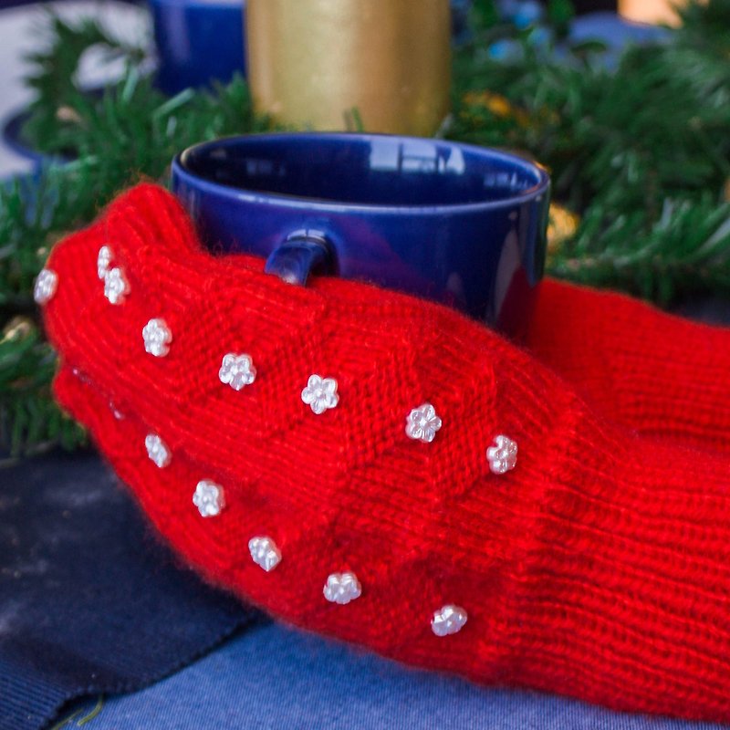 Red mittens adorned with snowflake patterns. Hand knitted. - 手套/手襪 - 羊毛 紅色