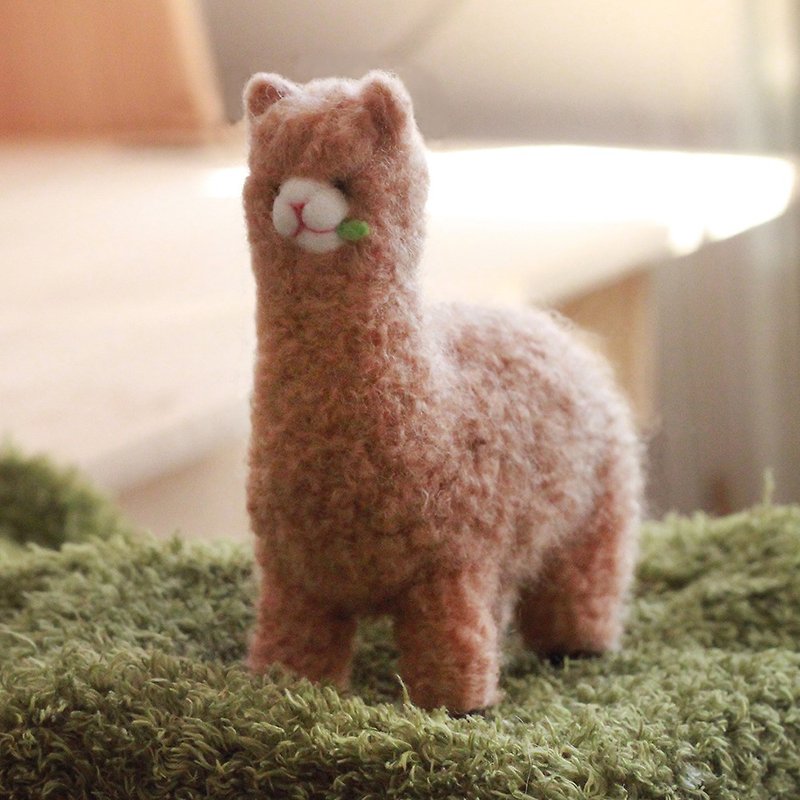 Wool Felt Alpaca Eating Grass Activity Christmas Gift (with video tutorial) - เย็บปัก/ถักทอ/ใยขนแกะ - ขนแกะ สีนำ้ตาล