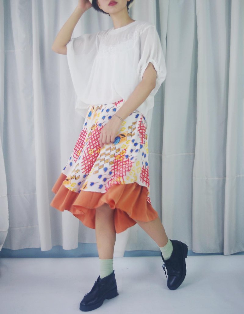 デザインハンドメイド - イラストスタイルの手描きプリントホワイトオレンジのラウンドスカート - スカート - その他の化学繊維 オレンジ