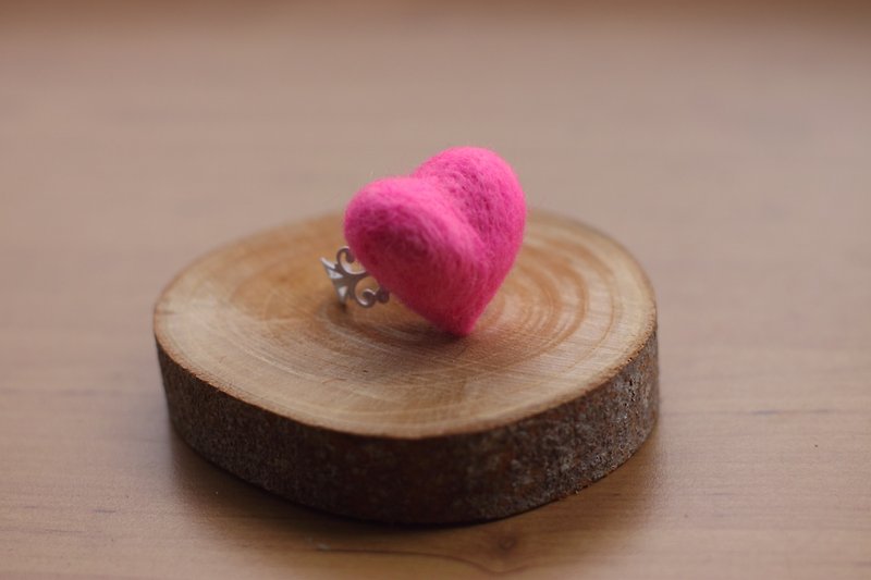 螢光淺粉紅雕花戒指(大) 訂製款 - 戒指 - 羊毛 粉紅色
