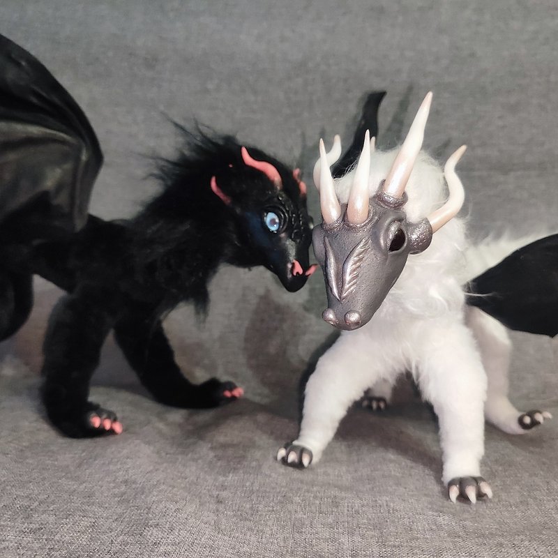 Artful Wonder Beautiful Dragon Artist Toys and Fantastic Creatures - ของวางตกแต่ง - ดินเหนียว ขาว