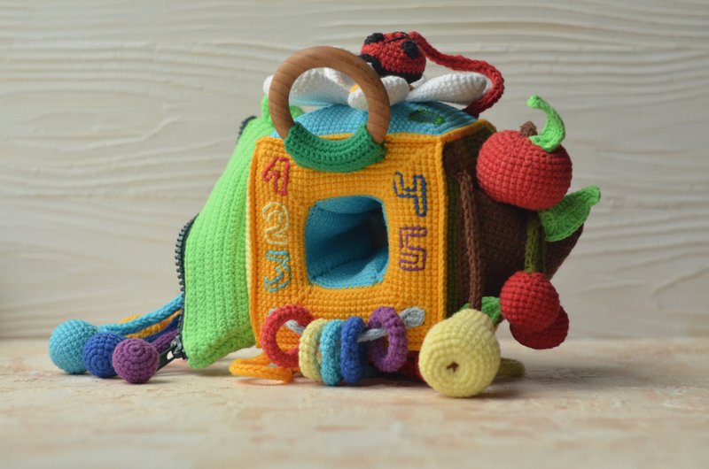 Activity cube crochet pattern, educational Montessori toy - 手工藝教學/工具書 - 其他材質 
