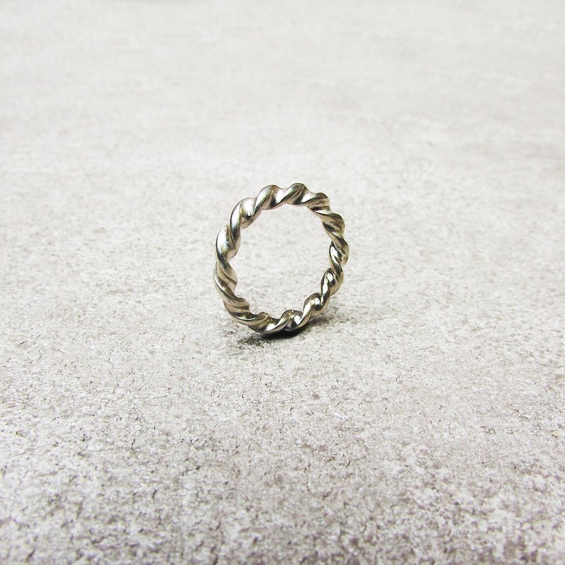 upturn ring | mittag jewelry | handmade and made in Taiwan - แหวนทั่วไป - เงิน สีเงิน