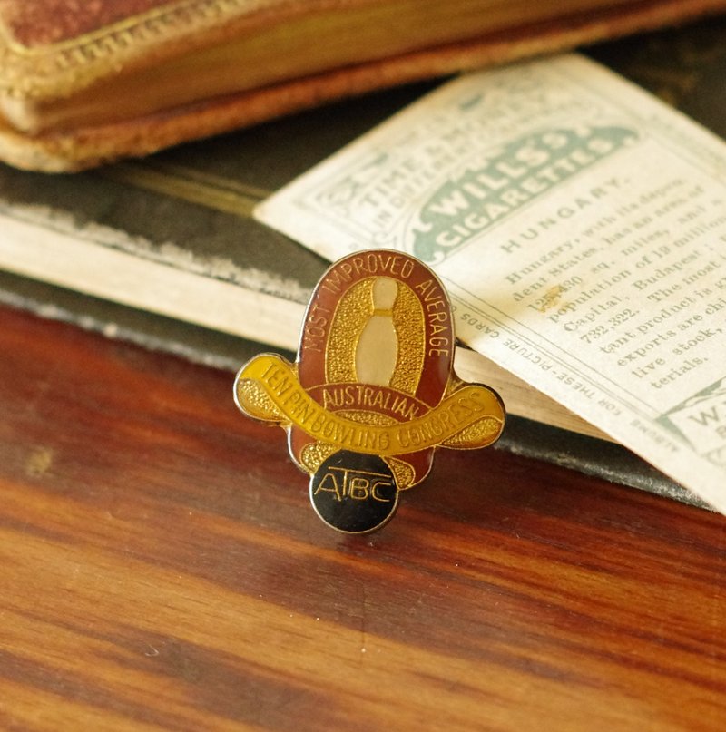 Gold and Silver Baby Antique Bowling Old Pin Brooch B2031 - เข็มกลัด - โลหะ สีทอง
