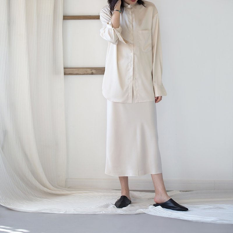 G果GAOGUOオリジナルデザイナーの女性のブランドの新しいライスアプリコットシルキーシャツバッグヒップスカートセット - シャツ・ブラウス - ポリエステル ホワイト
