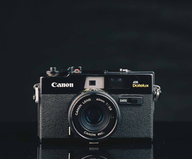 Canon A35 Datelux フィルムカメラ Canon A35 Datelux (1977) features pop-up-flash and date stamping