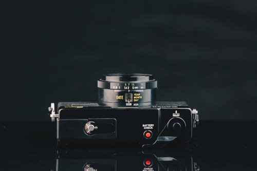 Canon A35 Datelux フィルムカメラ Canon A35 Datelux (1977) features pop-up-flash and date stamping