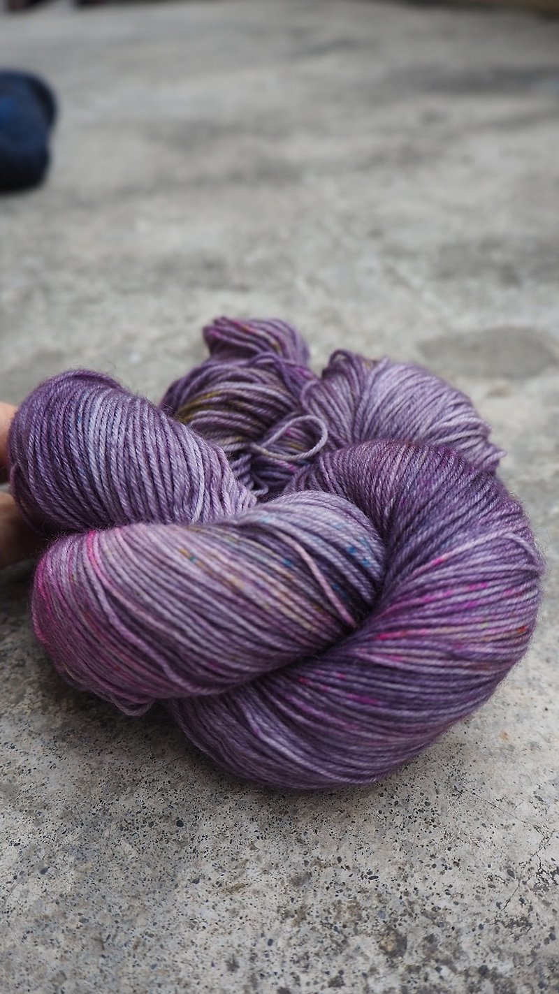 Hand dyed the line. Purple spread (4ply socks / blue-faced sheep) - เย็บปัก/ถักทอ/ใยขนแกะ - ขนแกะ สีม่วง