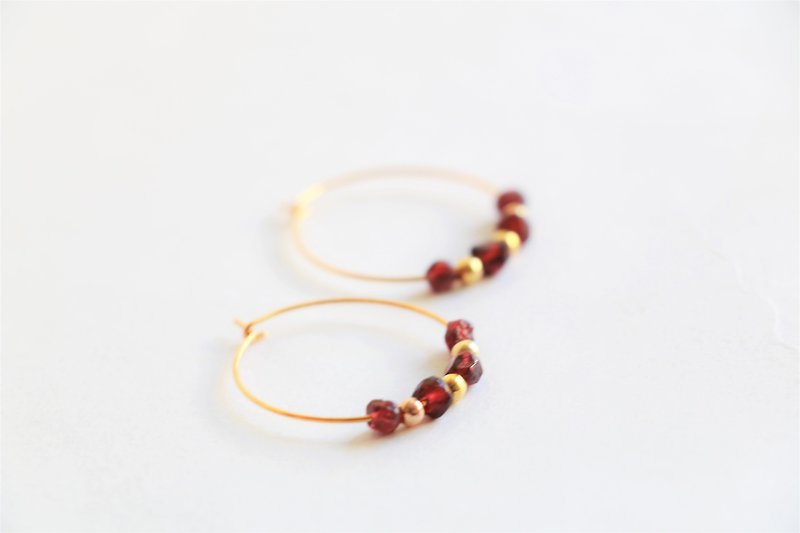 Garnet hoop earrings - 18k gold plated earrings - ต่างหู - เครื่องเพชรพลอย สีแดง
