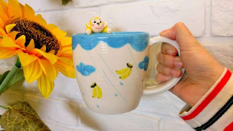 Drink a cup of drink with you hand-made mug - gold monkey version about 420c.c - Mugs - Porcelain Multicolor