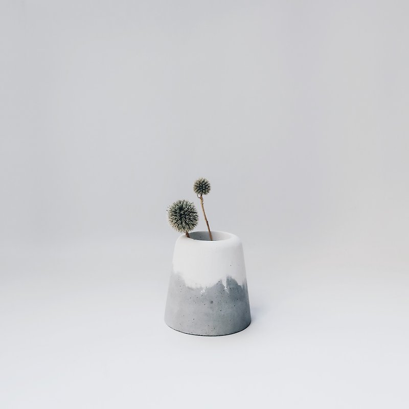 SNOW VOLCAN Two layers concrete vase / toothbrush holder/ planter (S/L) - กล่องเก็บของ - ปูน ขาว