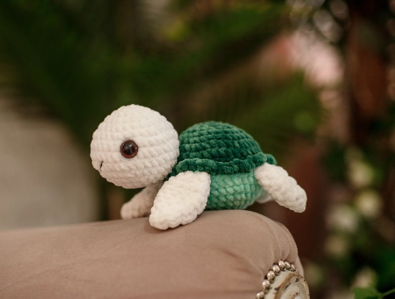 Crochet turtle plush pattern digital PDF - Logo 設計/圖案設計 - 其他材質 