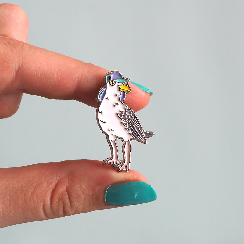 Herring Gull in a Beach Hat Pin Badge - Badges & Pins - Other Metals 