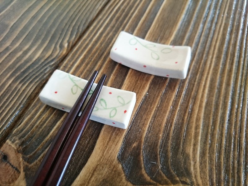 Hand-made chopsticks holder leaves - ผ้ารองโต๊ะ/ของตกแต่ง - เครื่องลายคราม 