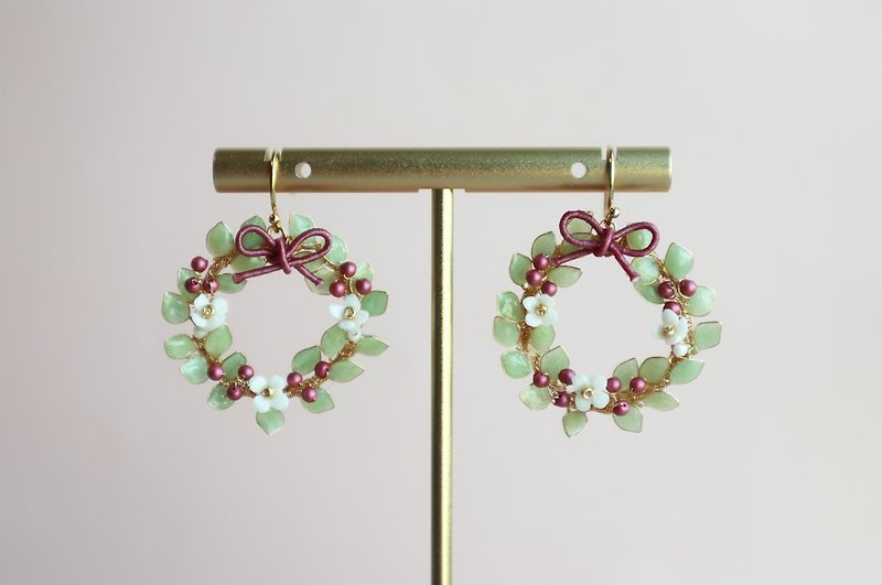 Christmas Limited / Holly Wreath Earrings - ต่างหู - เรซิน สีเขียว