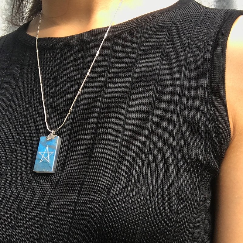 [ロストアンドファインダー]天然石の輝きラブラドル五芒星の彫刻されたネックレス - ネックレス - 宝石 ブルー