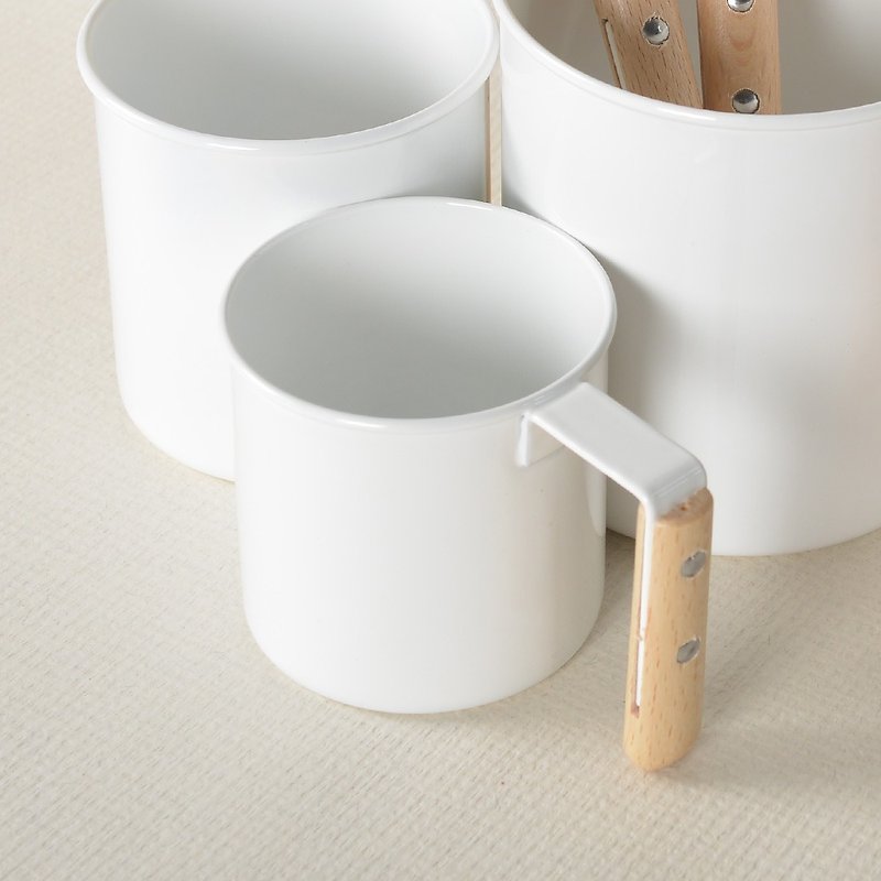 Japanese Takasang Metal Japanese-made Wooden Handle White Enamel Mug-180ml - แก้ว - วัตถุเคลือบ ขาว