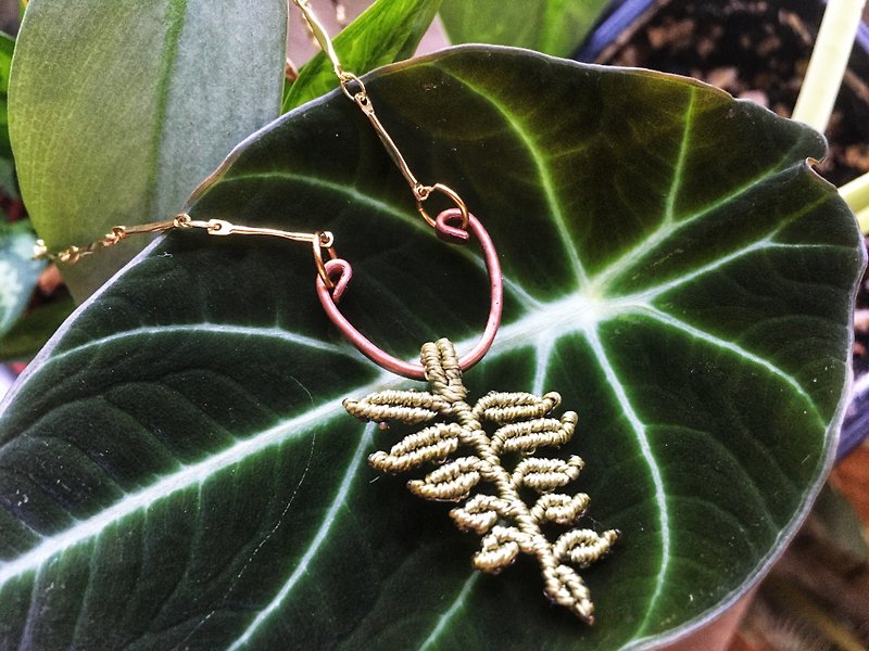 Twisted flower fern leaf necklace - Necklaces - Copper & Brass Green