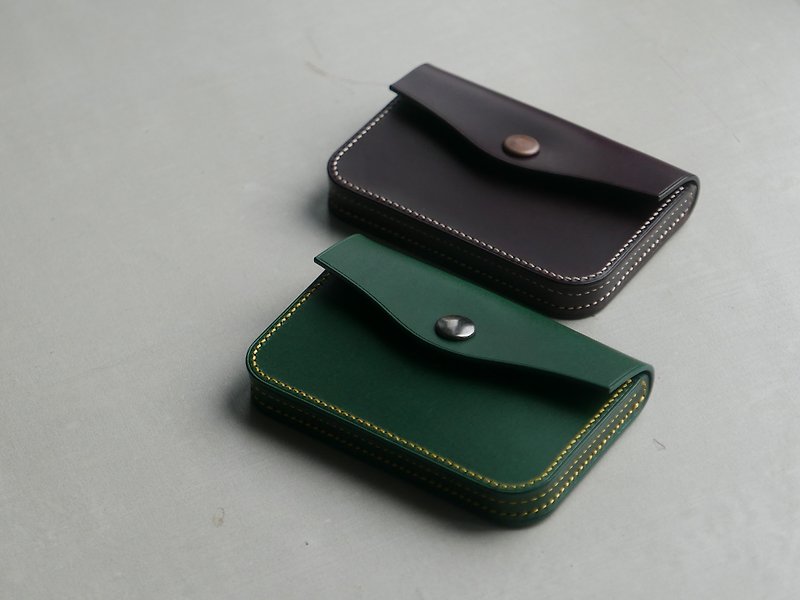 Boxlike card case in Buttero double shoulder veg-tanned leather - ที่ใส่บัตรคล้องคอ - หนังแท้ หลากหลายสี
