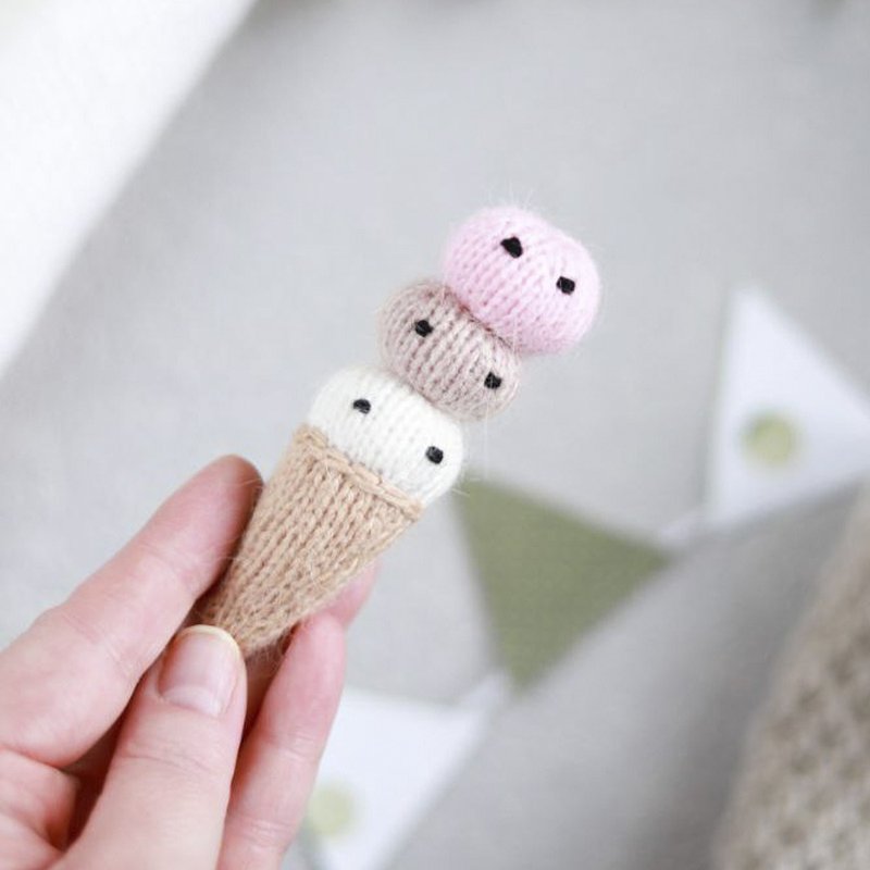 A keychain for keys. Knitted ice cream. Knitting pattern in English and Russian. - 手工藝教學/工具書 - 其他材質 
