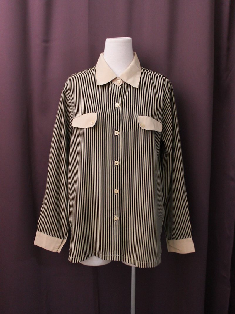 Vintage rate simple black stripes loose long version long sleeve vintage shirt Vintage Blouse - เสื้อเชิ้ตผู้หญิง - เส้นใยสังเคราะห์ สีดำ