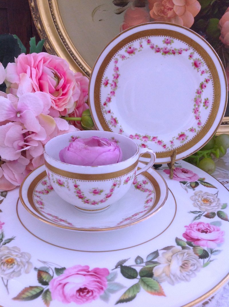 ♥ Anne Crazy Antique ♥ British 1920 Hand-painted Rose Antique Flower Cup Hand-painted Rose 24k Golden Flower Cup, Coffee Cup 3-piece - ถ้วย - เครื่องลายคราม สึชมพู