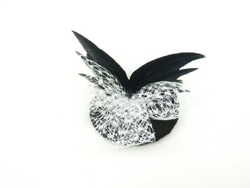 Headpiece Hair Accessory in Black with Butterfly Wings and White Veil - เครื่องประดับผม - วัสดุอื่นๆ สีดำ