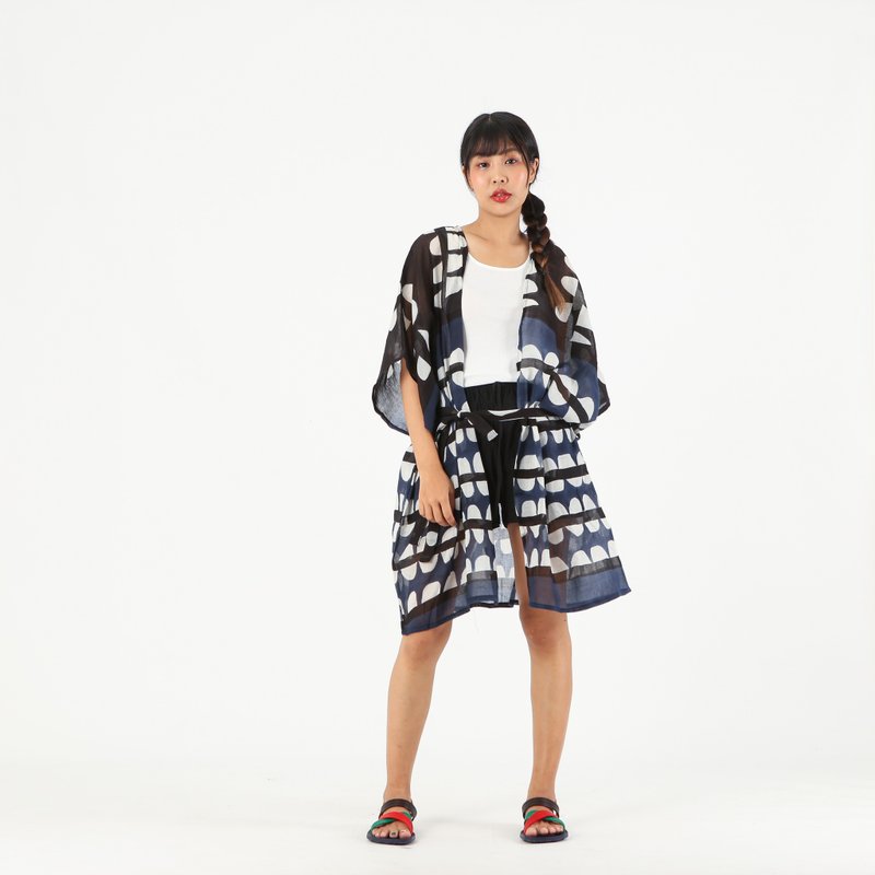 Blouse Kimono Robe Cotton Voile Hand Paint Free Size - 女上衣/長袖上衣 - 棉．麻 黑色