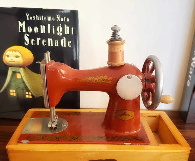 1960 年のソ連時代のアンティーク小型ミシン - ショップ pickers 置物