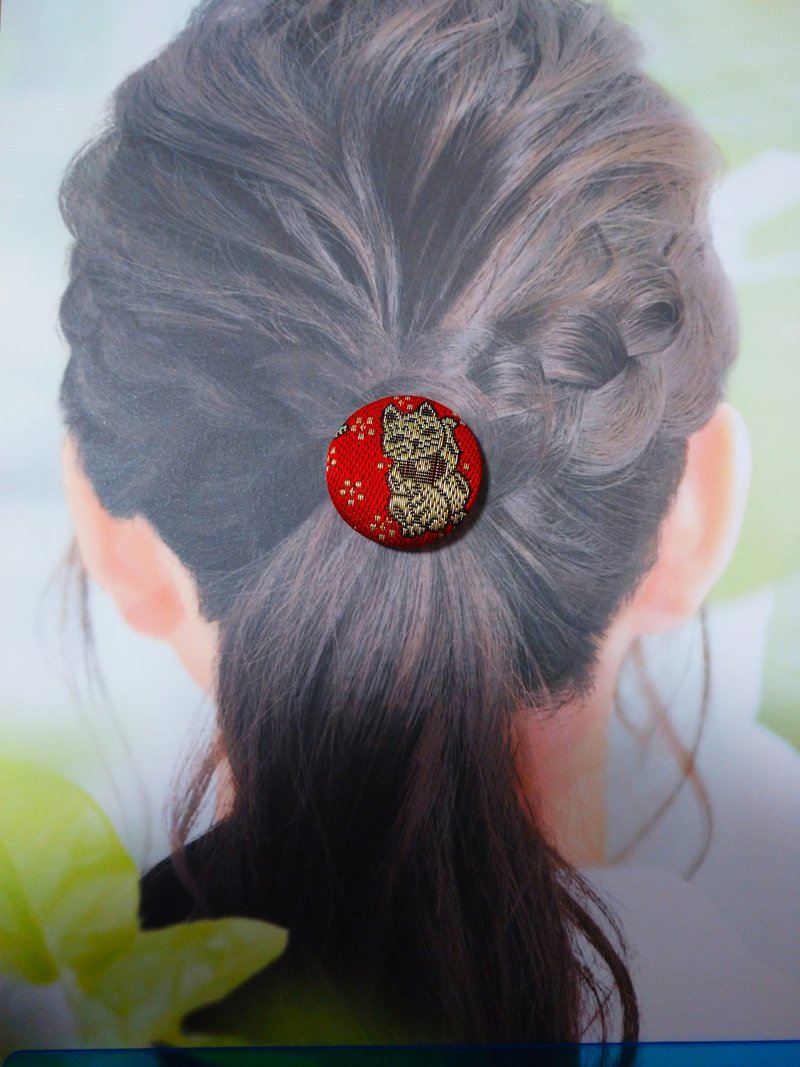 【招き猫】ヘアゴム　髪飾り　日本製　ハンドメイド - ヘアアクセサリー - その他の素材 レッド