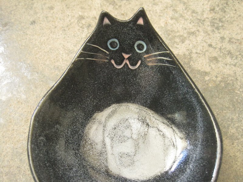 DoDo hand-made animal shape bowl-cat shallow bowl (black cat) - Bowls - Pottery Black