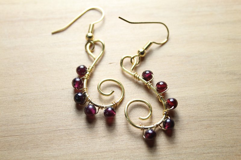 Wire garnet earrings can be clip-style rattan red fruit - ต่างหู - เครื่องเพชรพลอย 